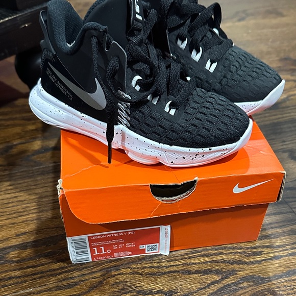Nike Other - Nike Kids LeBron Witness V Black and White Sneakers